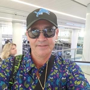 Meet your Posher, Luis